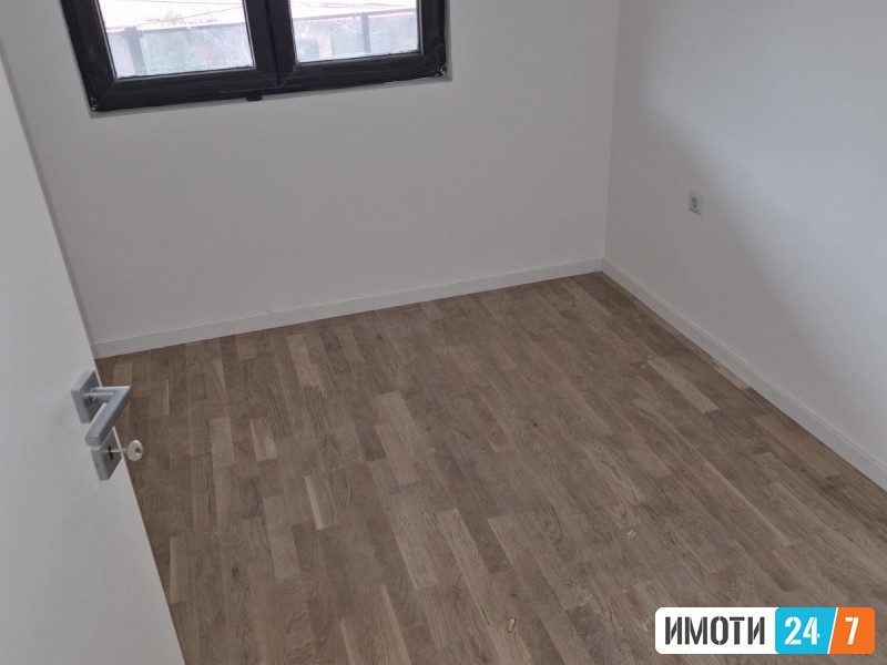 PRAZEN CETIRISOBEN STAN SO LOKACIJA VO KOZLE