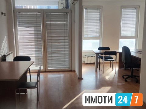 DELUMNO NAMESTE DELOVEN PROSTOR VO CENTAR