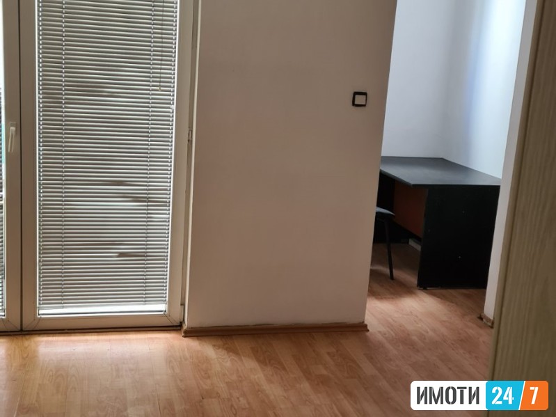 DELUMNO NAMESTE DELOVEN PROSTOR VO CENTAR