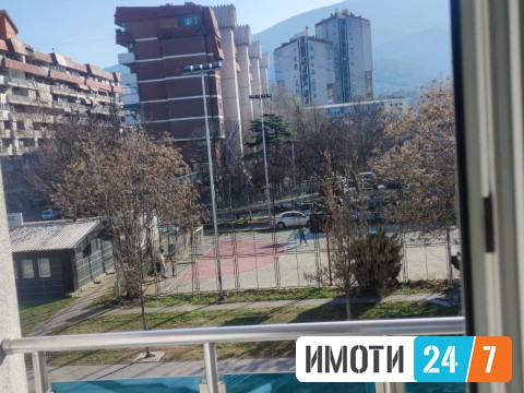 DELUMNO NAMESTE DELOVEN PROSTOR VO CENTAR