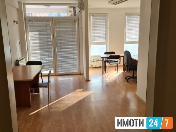 DELUMNO NAMESTE DELOVEN PROSTOR VO CENTAR