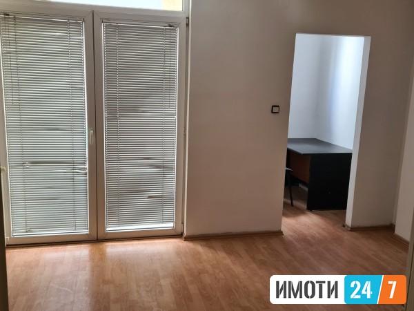 DELUMNO NAMESTE DELOVEN PROSTOR VO CENTAR