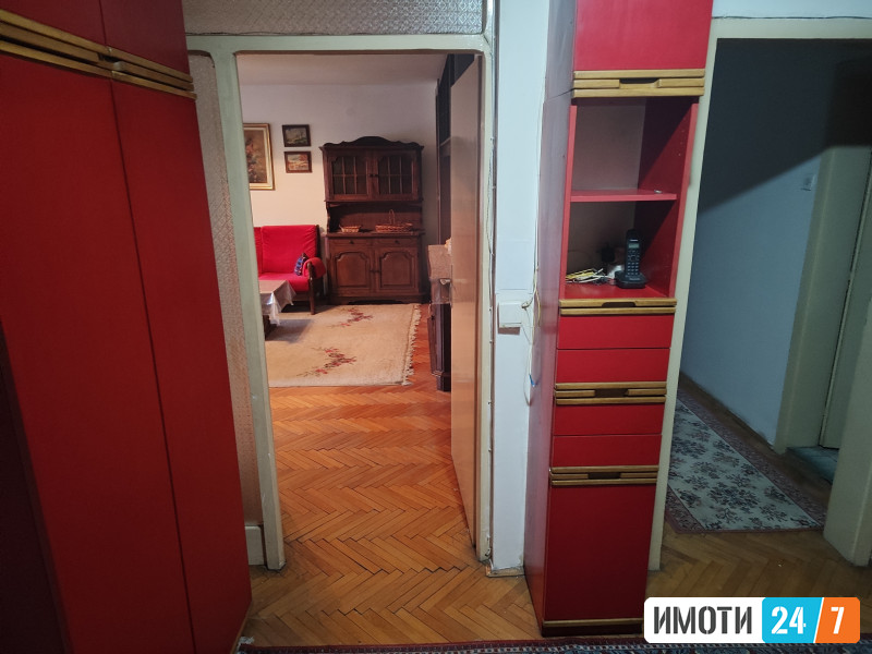 Se izdava