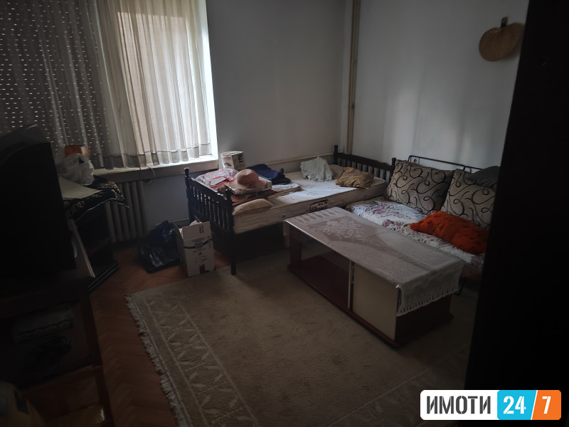 Se izdava
