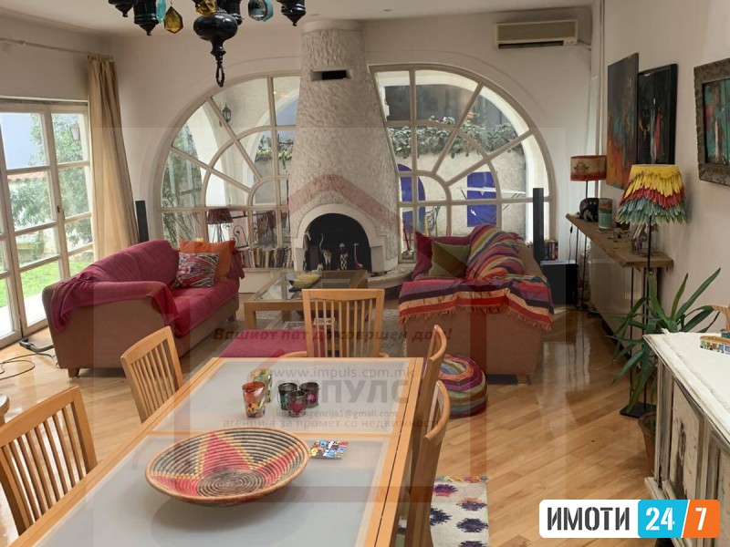 SE IZDAVA SEMEJNA KUKJA VO CENTAR  KATOLICKA CRKVA