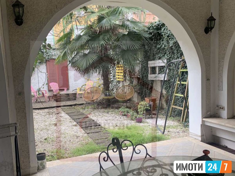 SE IZDAVA SEMEJNA KUKJA VO CENTAR  KATOLICKA CRKVA