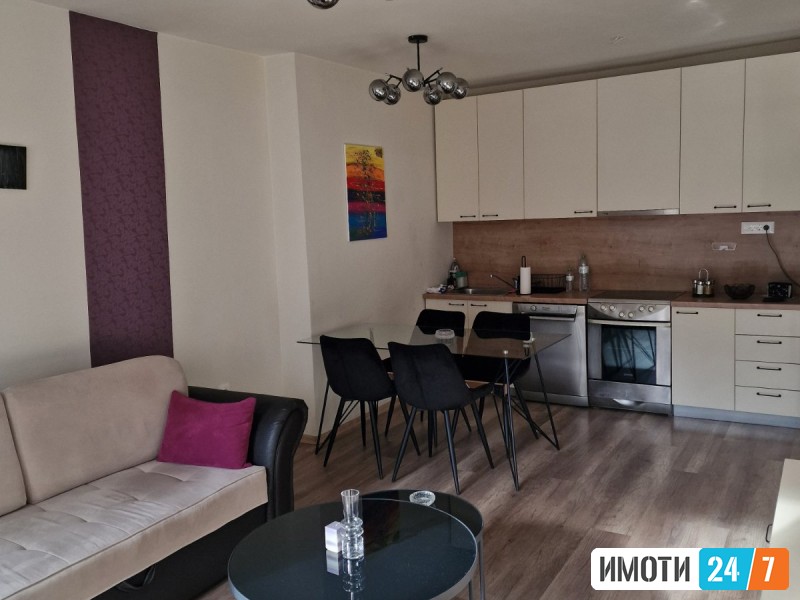 Центар рекорд реновиран 118м2 поделен на два стана