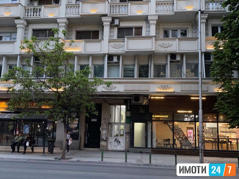 Центар рекорд реновиран 118м2 поделен на два стана