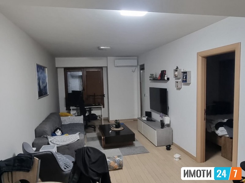 Продавам стан во Flatiron