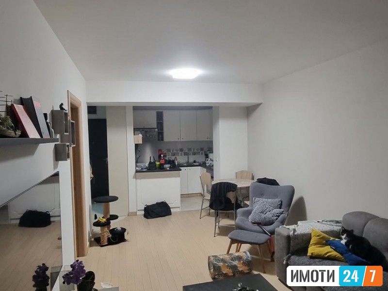 Продавам стан во Flatiron