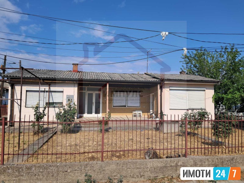 SE PRODAVA EDINECHNA KUKJA VO GORCHE PETROV