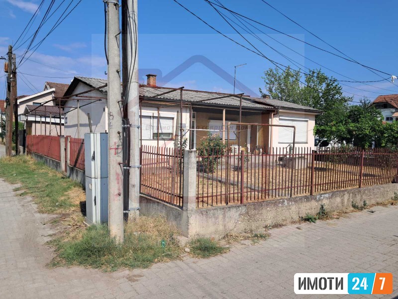 SE PRODAVA EDINECHNA KUKJA VO GORCHE PETROV