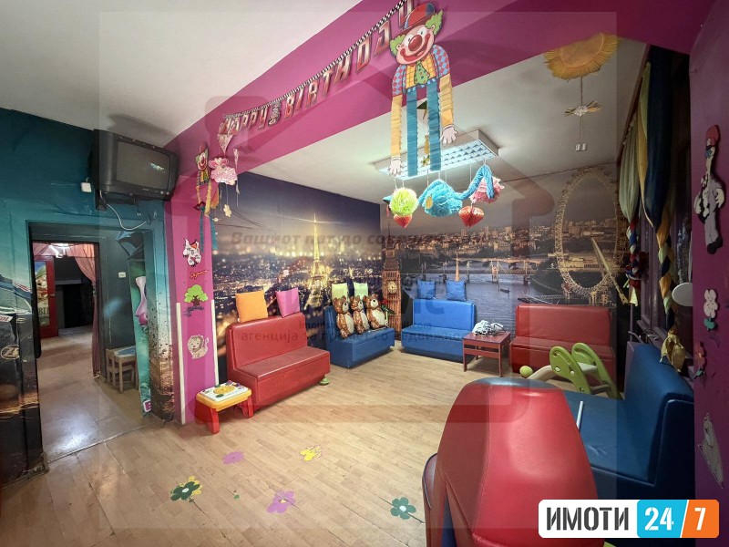 SE IZDAVA PRAZEN DELOVEN PROSTOR SO DVOR VO KVODA