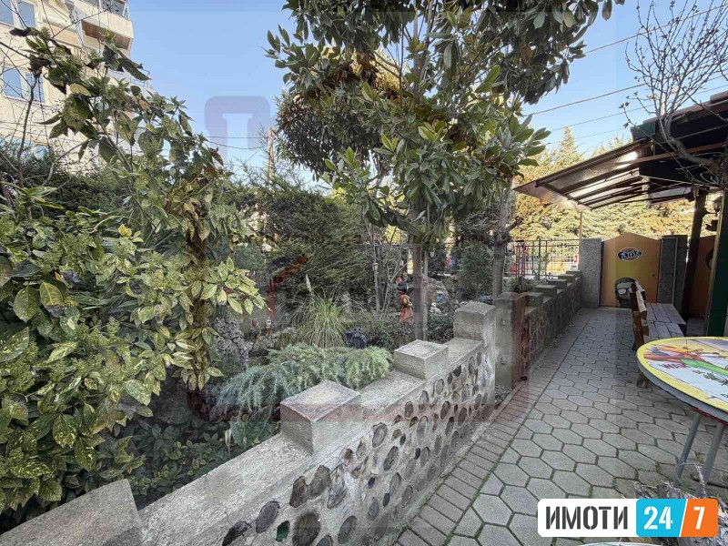 SE IZDAVA PRAZEN DELOVEN PROSTOR SO DVOR VO KVODA