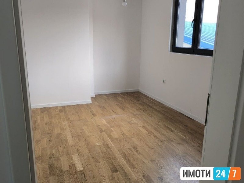 PRAZEN CETIRISOBEN STAN SO LOKACIJA VO KOZLE