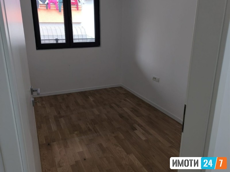 PRAZEN CETIRISOBEN STAN SO LOKACIJA VO KOZLE