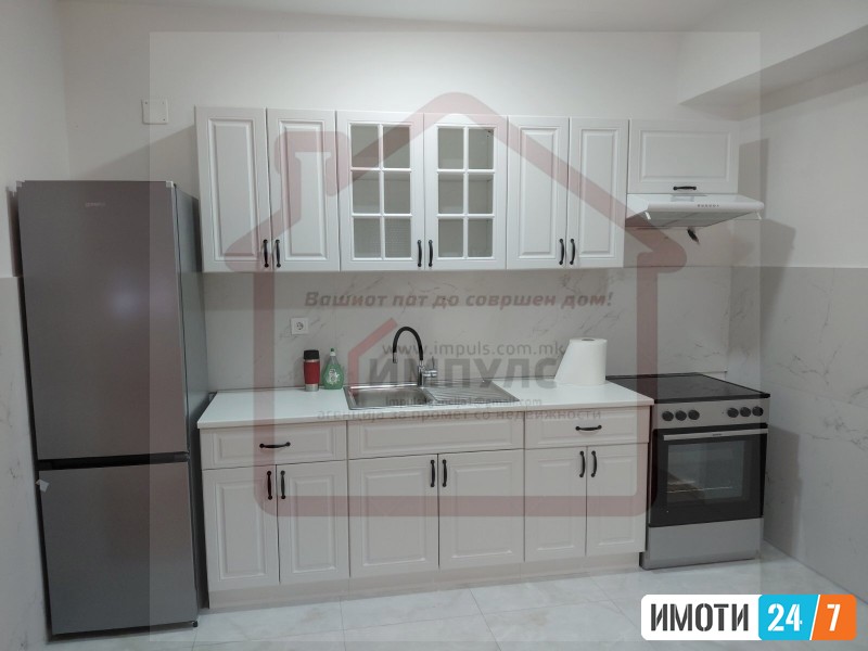 PRAZEN TROSOBEN STAN NA ODLICNA LOKACIJA VO CENTAR