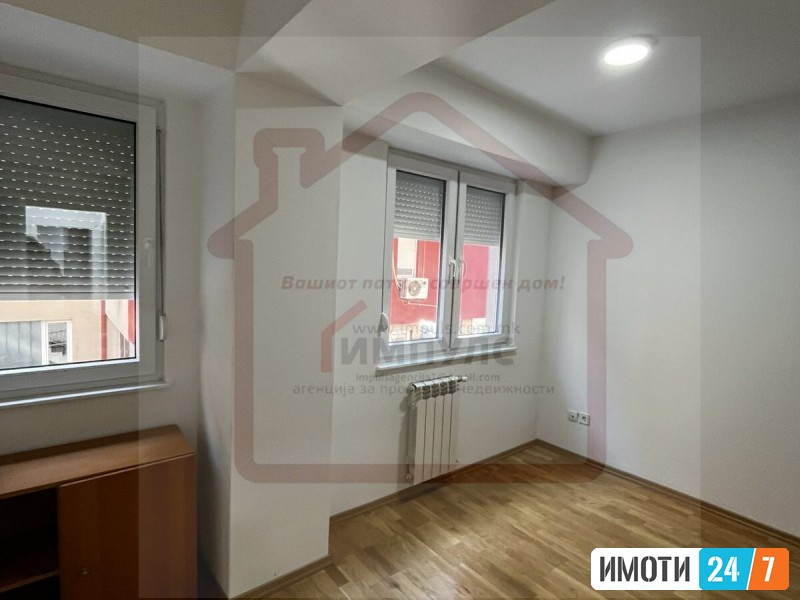 PRAZEN TROSOBEN STAN NA ODLICNA LOKACIJA VO CENTAR