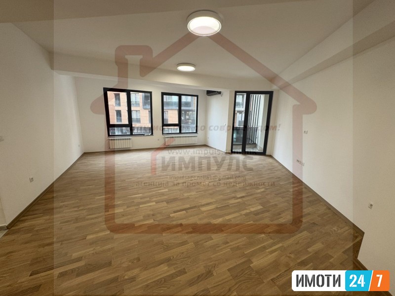 PRAZEN STAN ZA DELOVNA NAMENA VO CENTAR