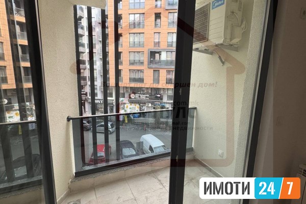 PRAZEN STAN ZA DELOVNA NAMENA VO CENTAR