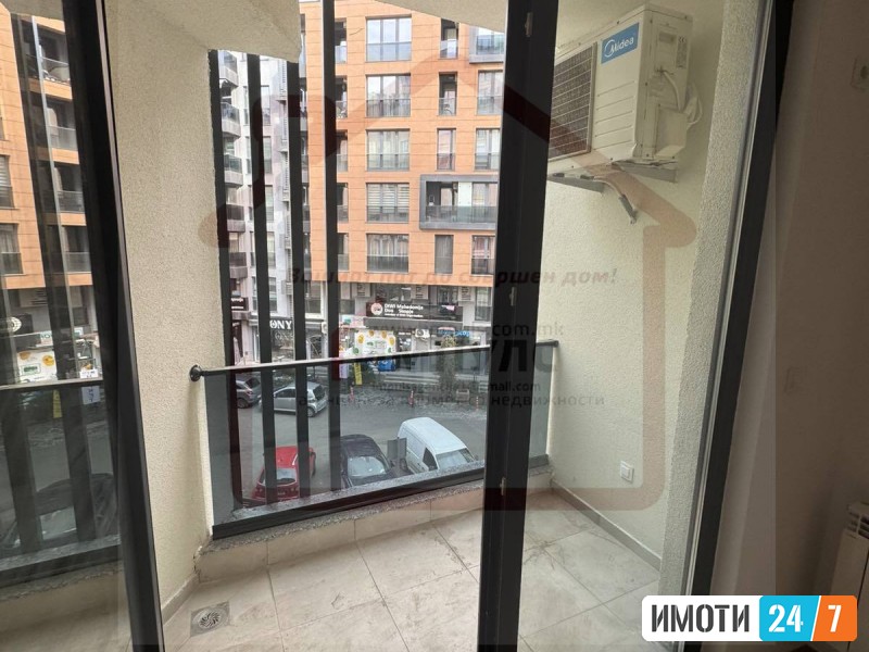 PRAZEN STAN ZA DELOVNA NAMENA VO CENTAR