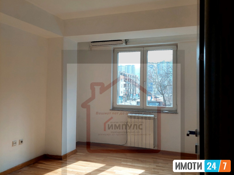 ATRAKTIVEN DELOVEN PROSTOR VO CENTAR
