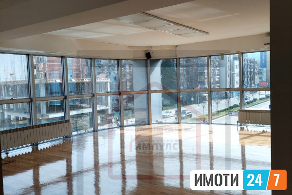 ATRAKTIVEN DELOVEN PROSTOR VO CENTAR
