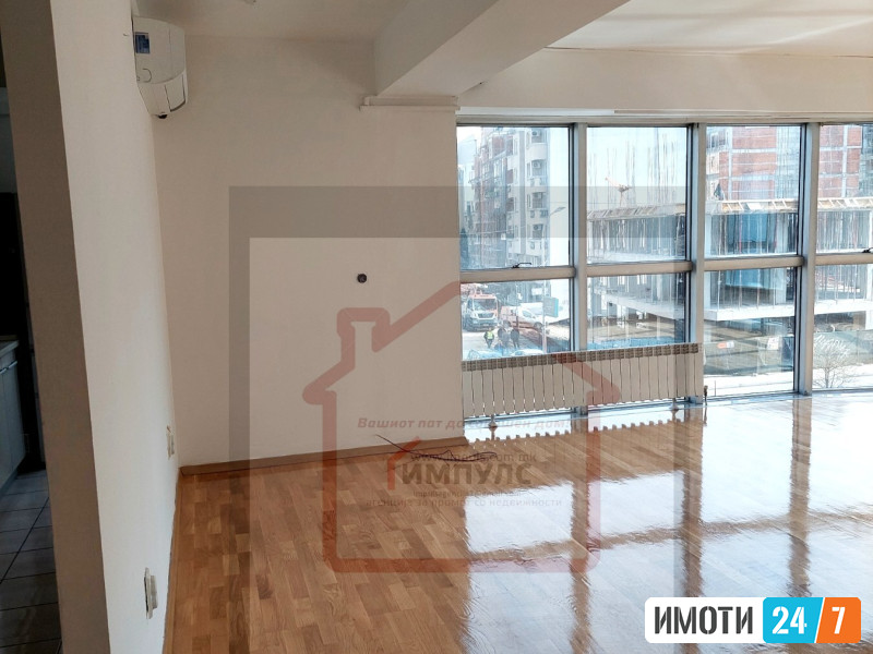 ATRAKTIVEN DELOVEN PROSTOR VO CENTAR
