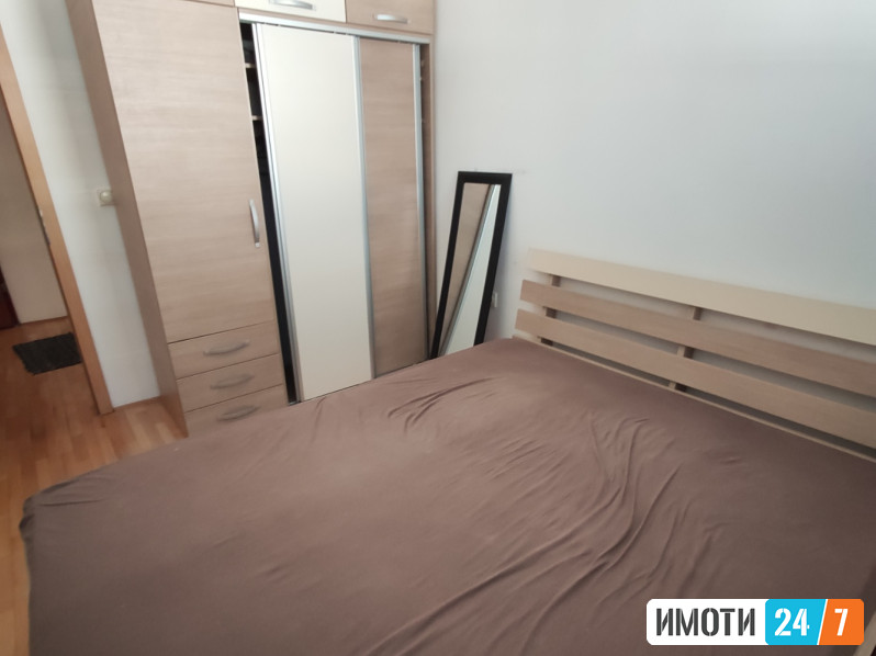 SE IZDAVA DVOSOBEN STAN VO CENTAR