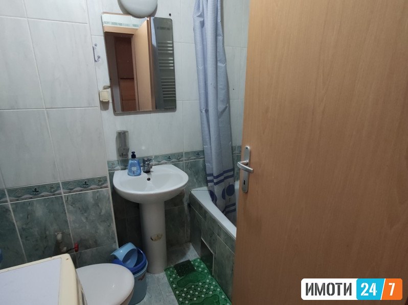 SE IZDAVA DVOSOBEN STAN VO CENTAR