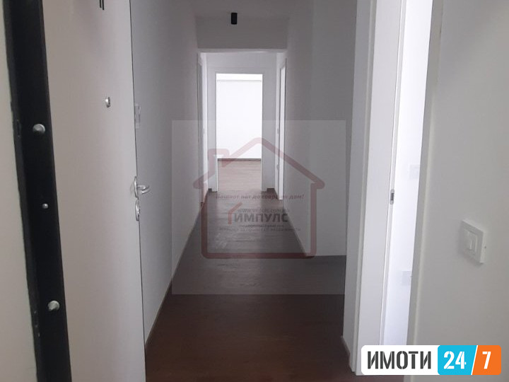 PRAZEN TROSOBEN STAN ZA STANBENODELOVNA NAMENA VO CENTAR