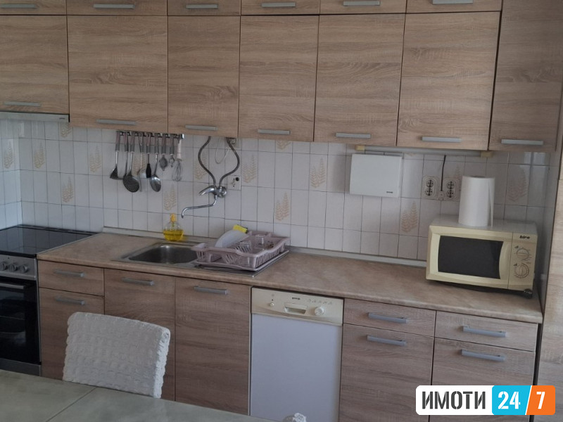 Се издава спрат од куќа