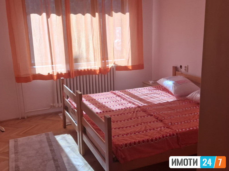 Се издава спрат од куќа