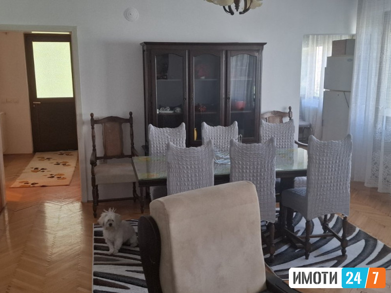 Се издава спрат од куќа
