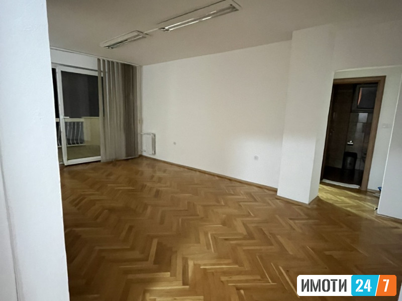 PRAZEN STAN ZA STANBENO ILI DEOVNO KORISTENJE VO CENTAR