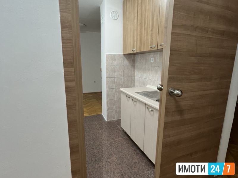 PRAZEN STAN ZA STANBENO ILI DEOVNO KORISTENJE VO CENTAR