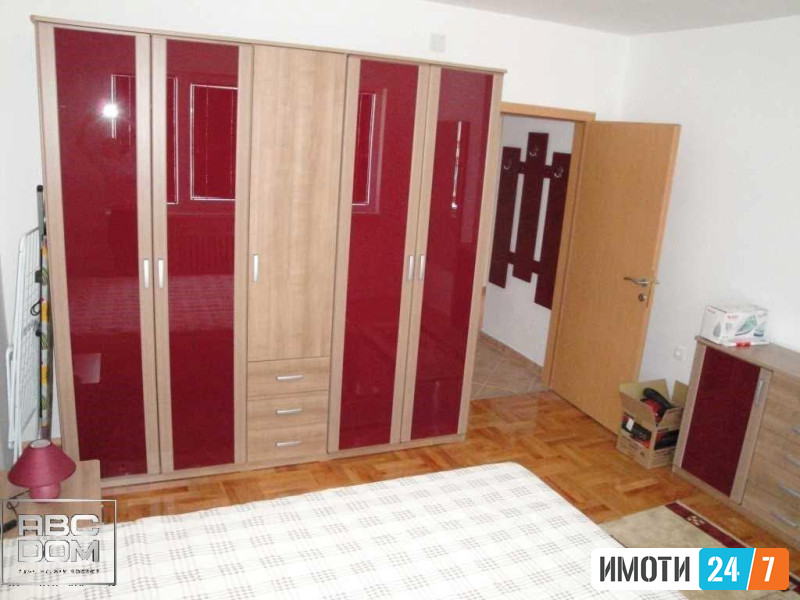 Се издава стан во Дебар Маало 