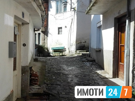 Куќа во Охрид центар - над плоштадот