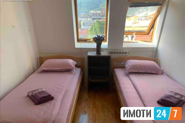 Издаваме убав 2 собен стан во Центар