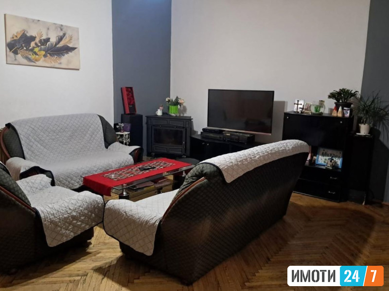 Се продава стан од 148m2 во Центар 