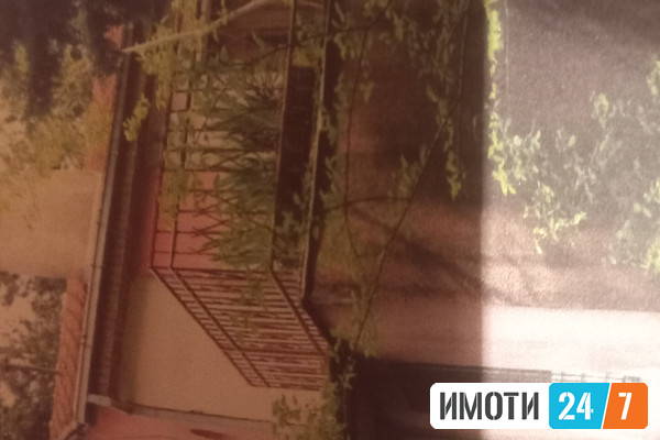 Се продава  викендица со двор во  Орешани 