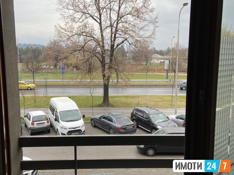 OTVOREN DELOVEN PROSTOR SO LOKACIJA KAJ MIDA