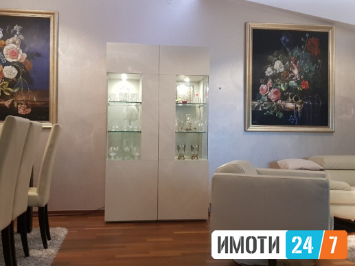 PREKRASEN CETIRISOBEN STAN NA ODLICNA LOKACIJA VO CENTAR