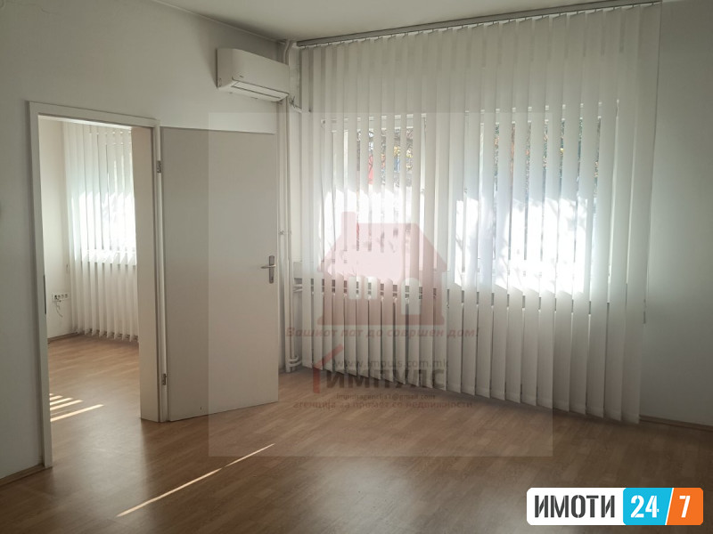 PRAZEN STAN ZA DELOVNA NAMENA VO STROG CENTAR