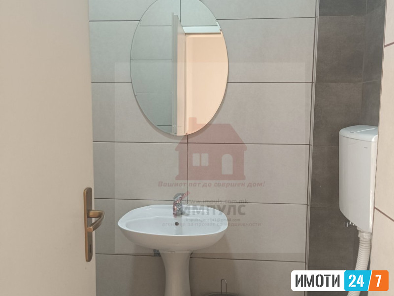 PRAZEN STAN ZA DELOVNA NAMENA VO STROG CENTAR