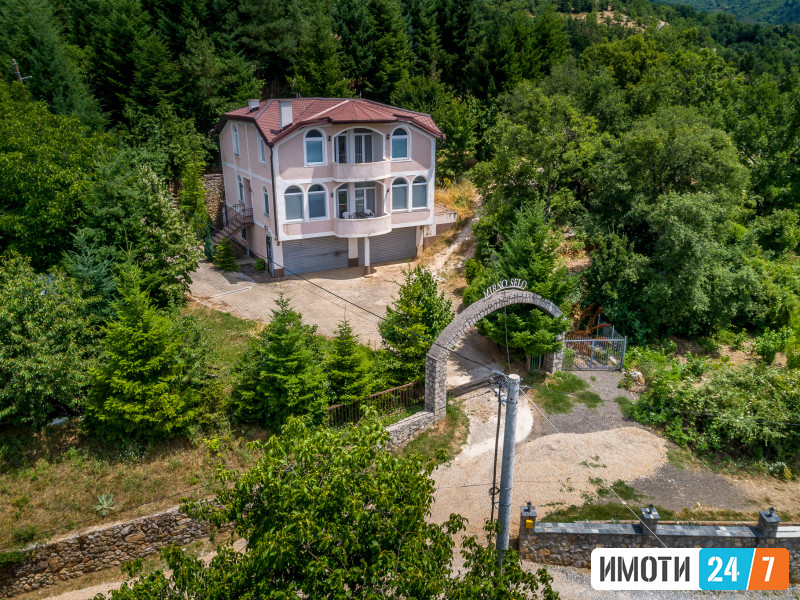 Имот од соништата под Галичица со панорама на Охридското Езеро