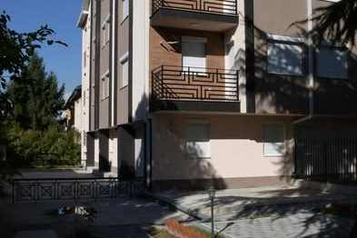 Премиум станови со приватни дворови во Влае  