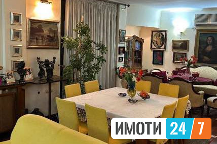 Се продава просторен стан во строг Центар