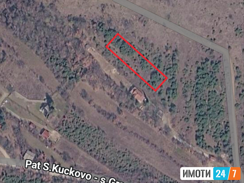 Се продава плацнива во кучково 1077 м2