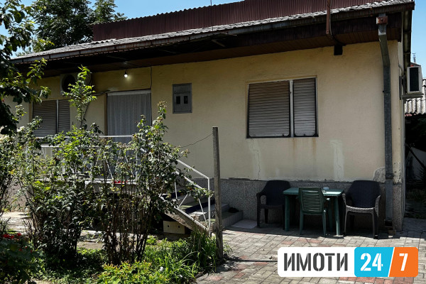 СЕ ПРОДАВА КУЌА ВО ЧАИР